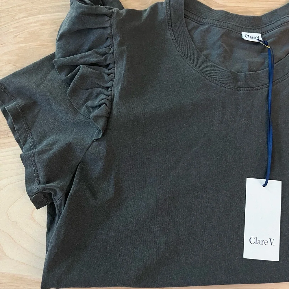 NWT Clare V Gray Ruffle Sleeve Short Sleeve Tee Large - Picture 7 of 8